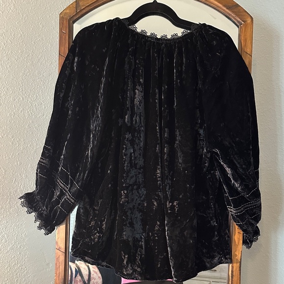 Elegant Black Crushed Velvet Women's Top - Picture 6 of 6